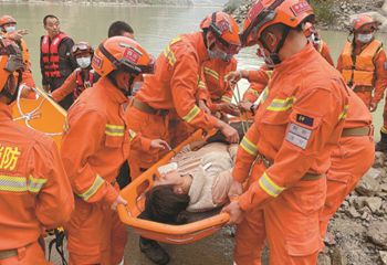 لو دينغ 6.8 زلزال 