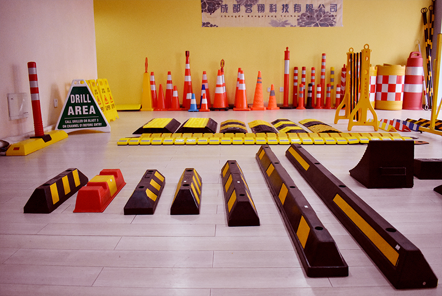 بعض منتجات السلامة على الطرق لسوق قطر